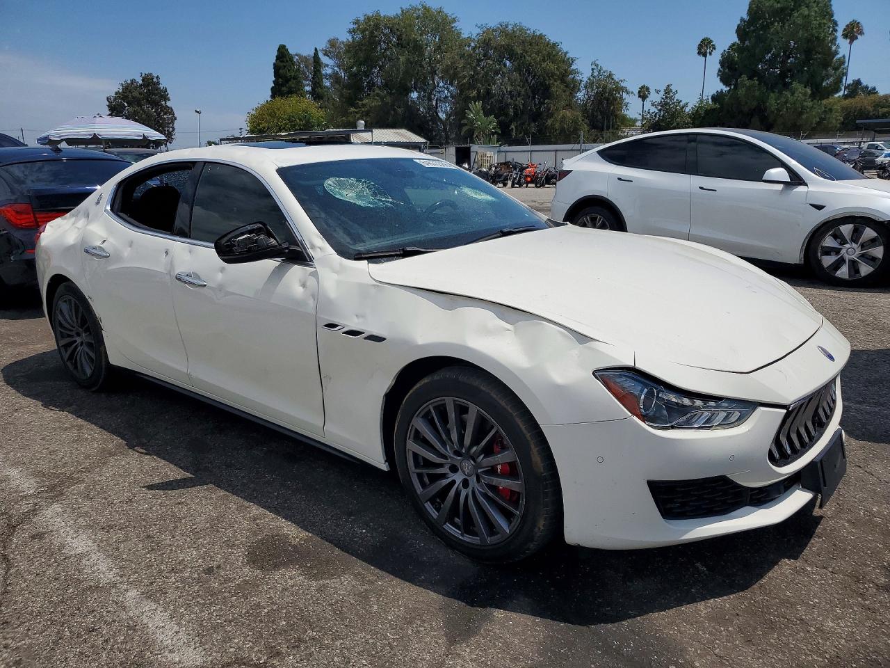 2019 Maserati Ghibli White vin: ZAM57XSA6K1311196