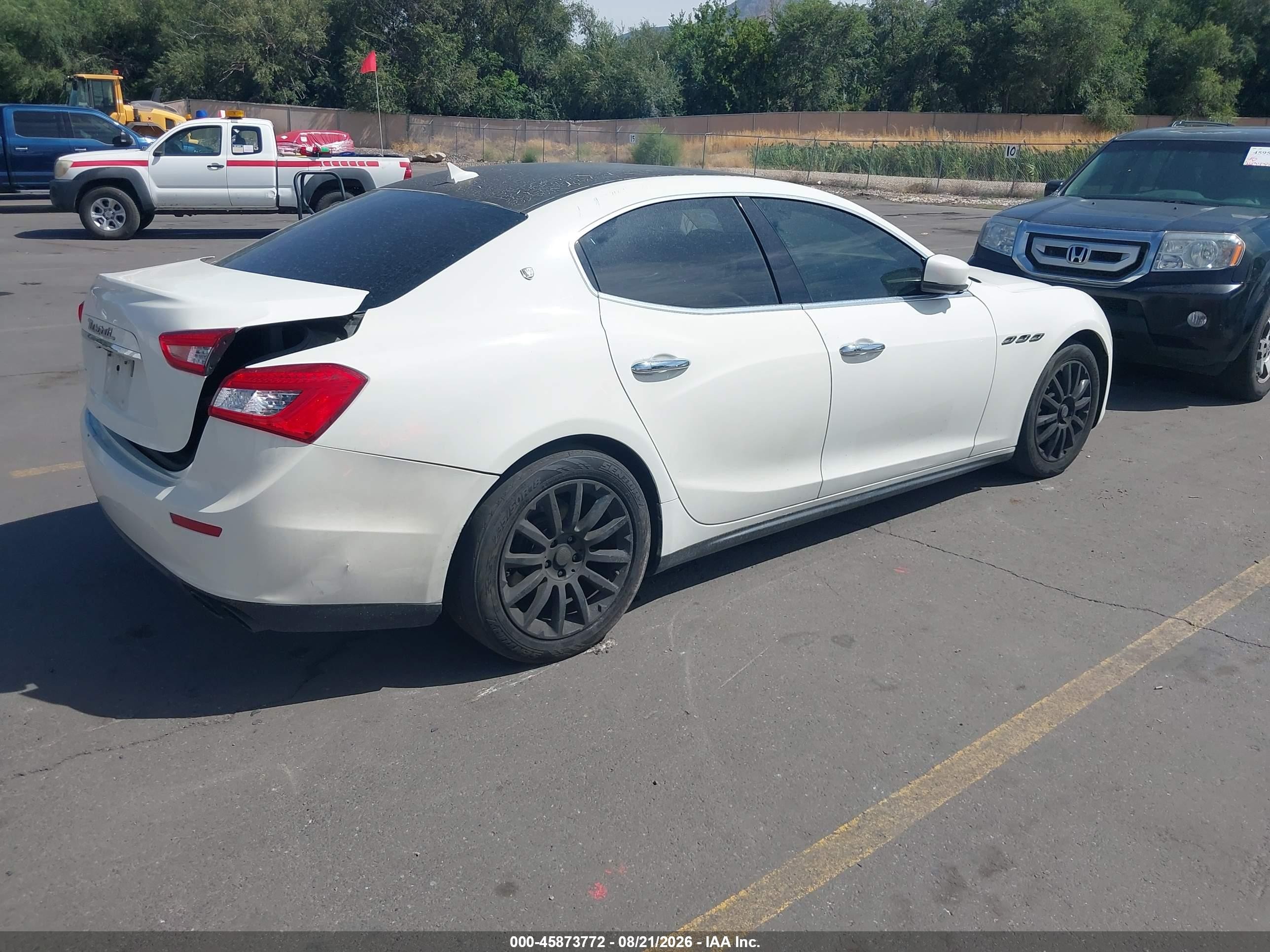 2014 Maserati Ghibli   White vin: ZAM57XSA8E1105625