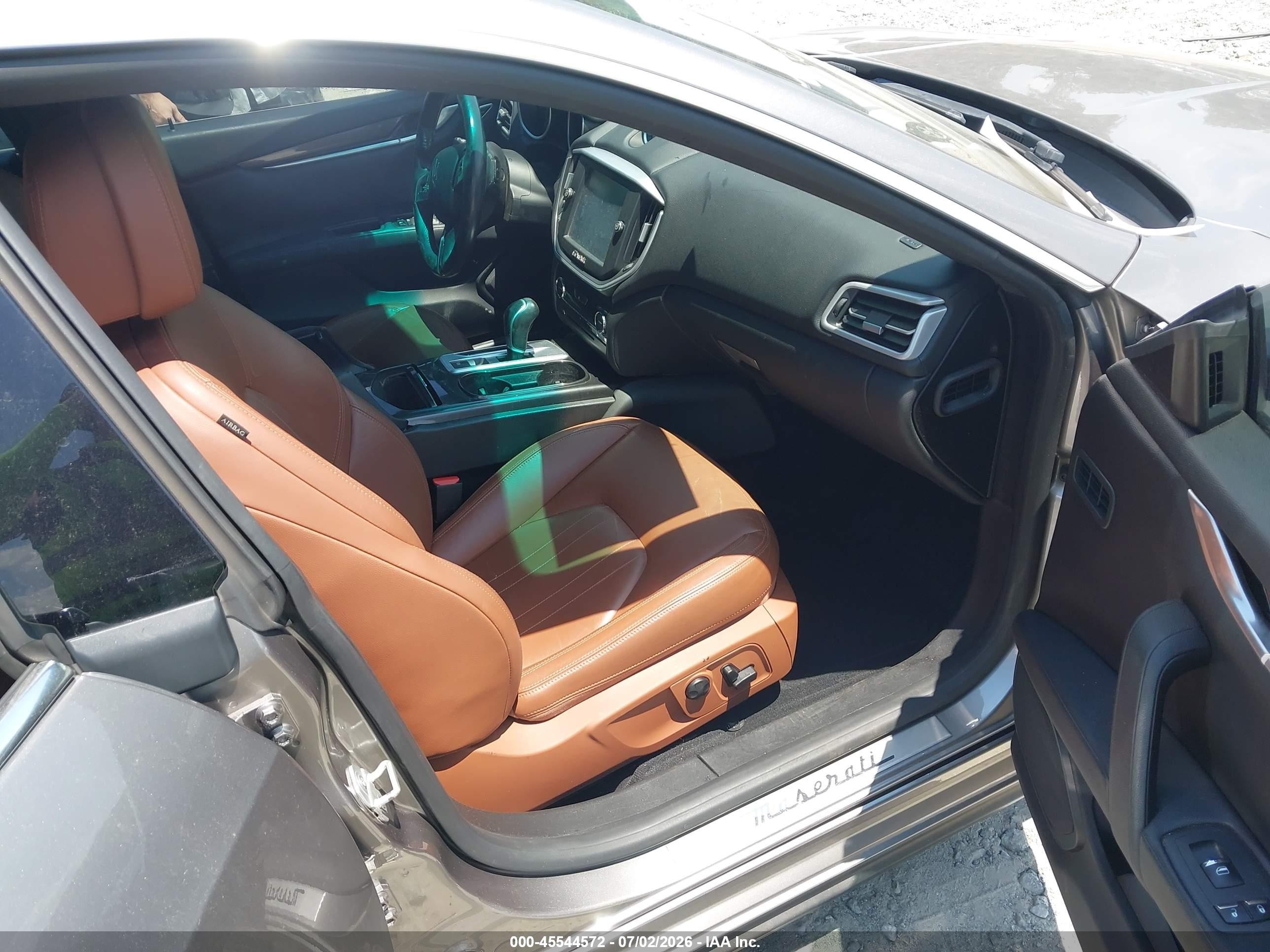 2015 Maserati Ghibli   Silver vin: ZAM57XSA8F1162196