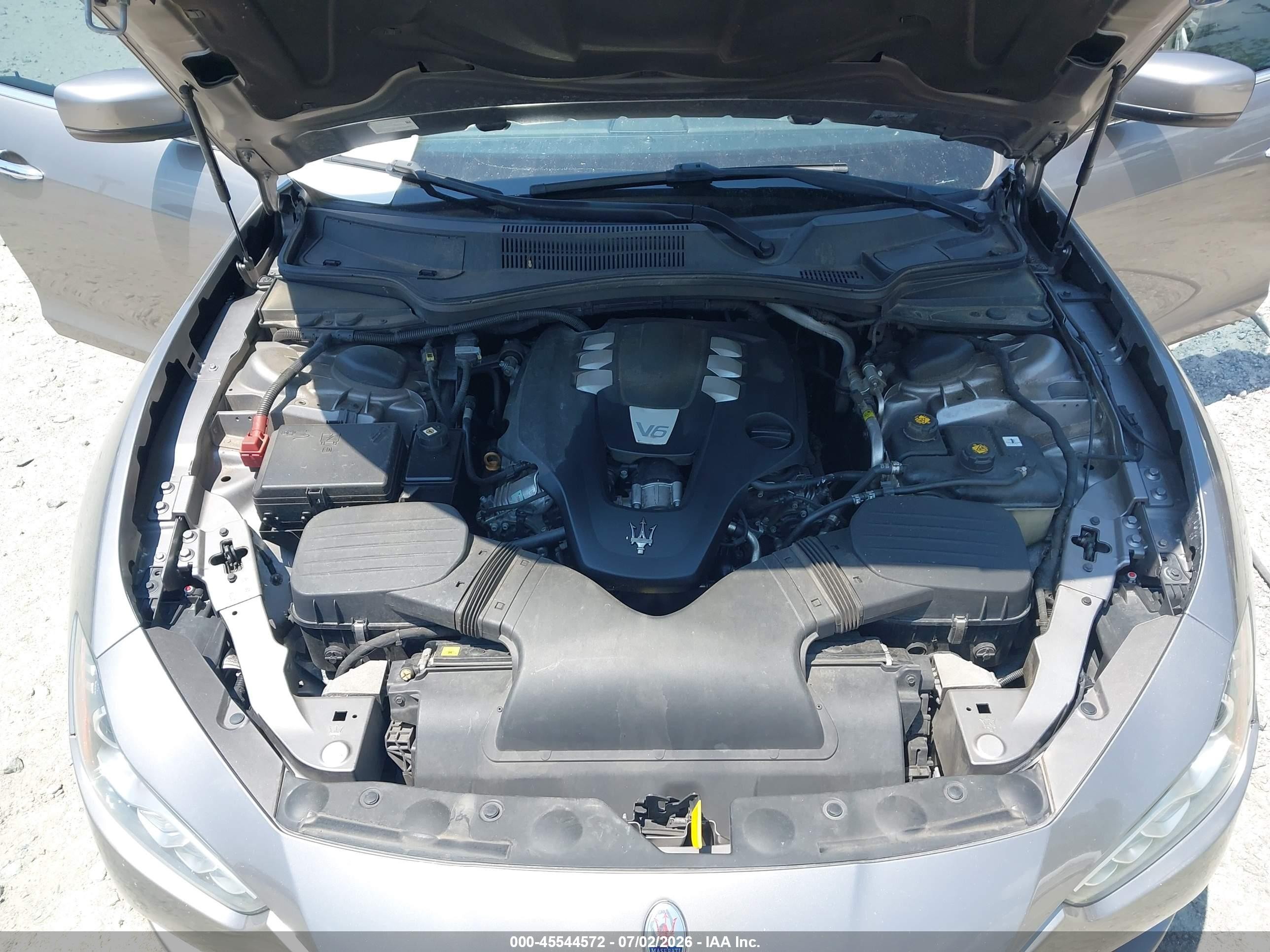 2015 Maserati Ghibli   Silver vin: ZAM57XSA8F1162196