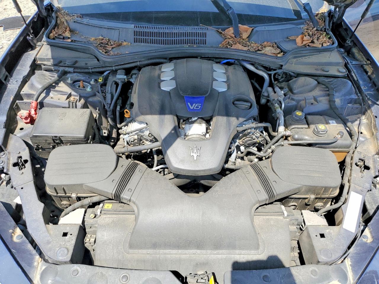 2019 Maserati Ghibli S Blue vin: ZAM57YSA6K1335777