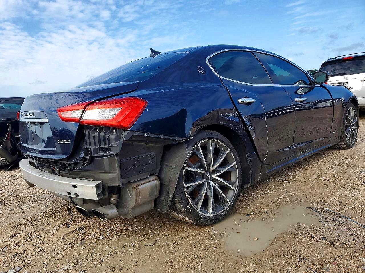 2019 Maserati Ghibli S Blue vin: ZAM57YSLXK1336397