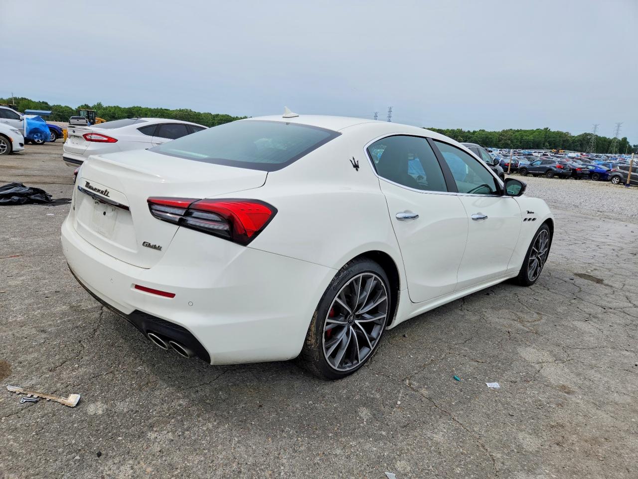 2024 Maserati Ghibli Modena White vin: ZAM57YTM6RX445230