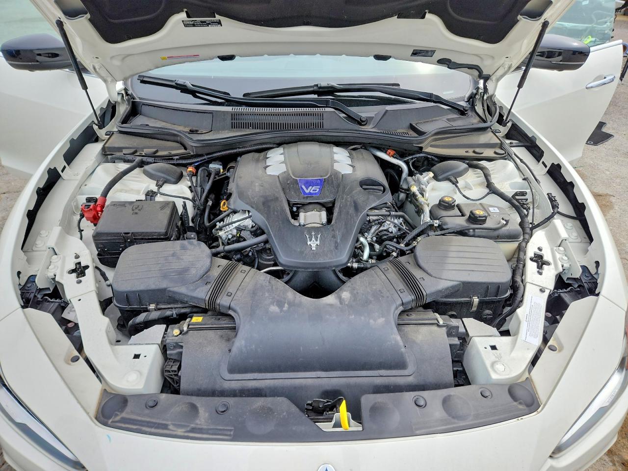 2024 Maserati Ghibli Modena White vin: ZAM57YTM6RX445230