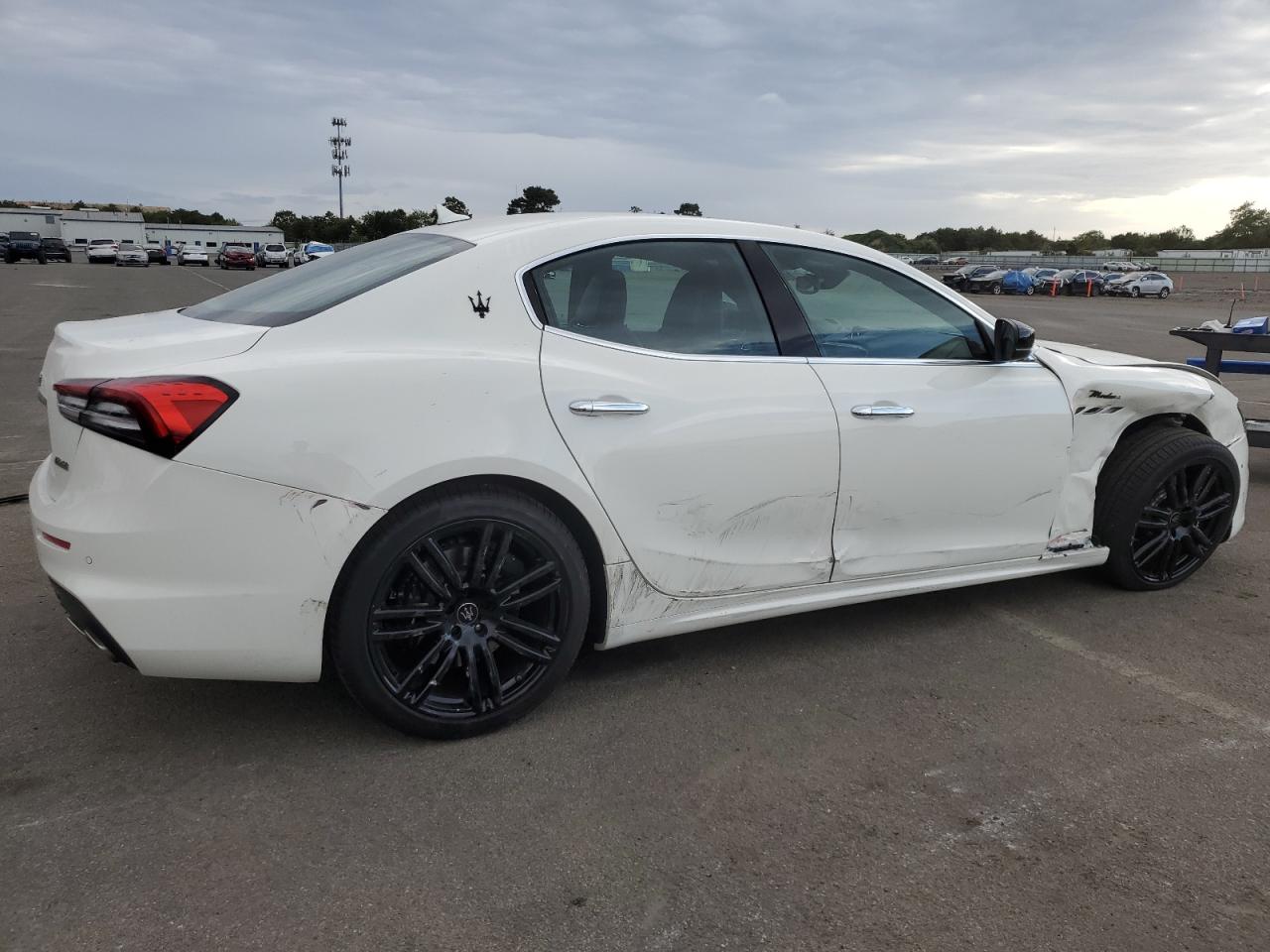 2024 Maserati Ghibli Modena White vin: ZAM57YTMXRX444758