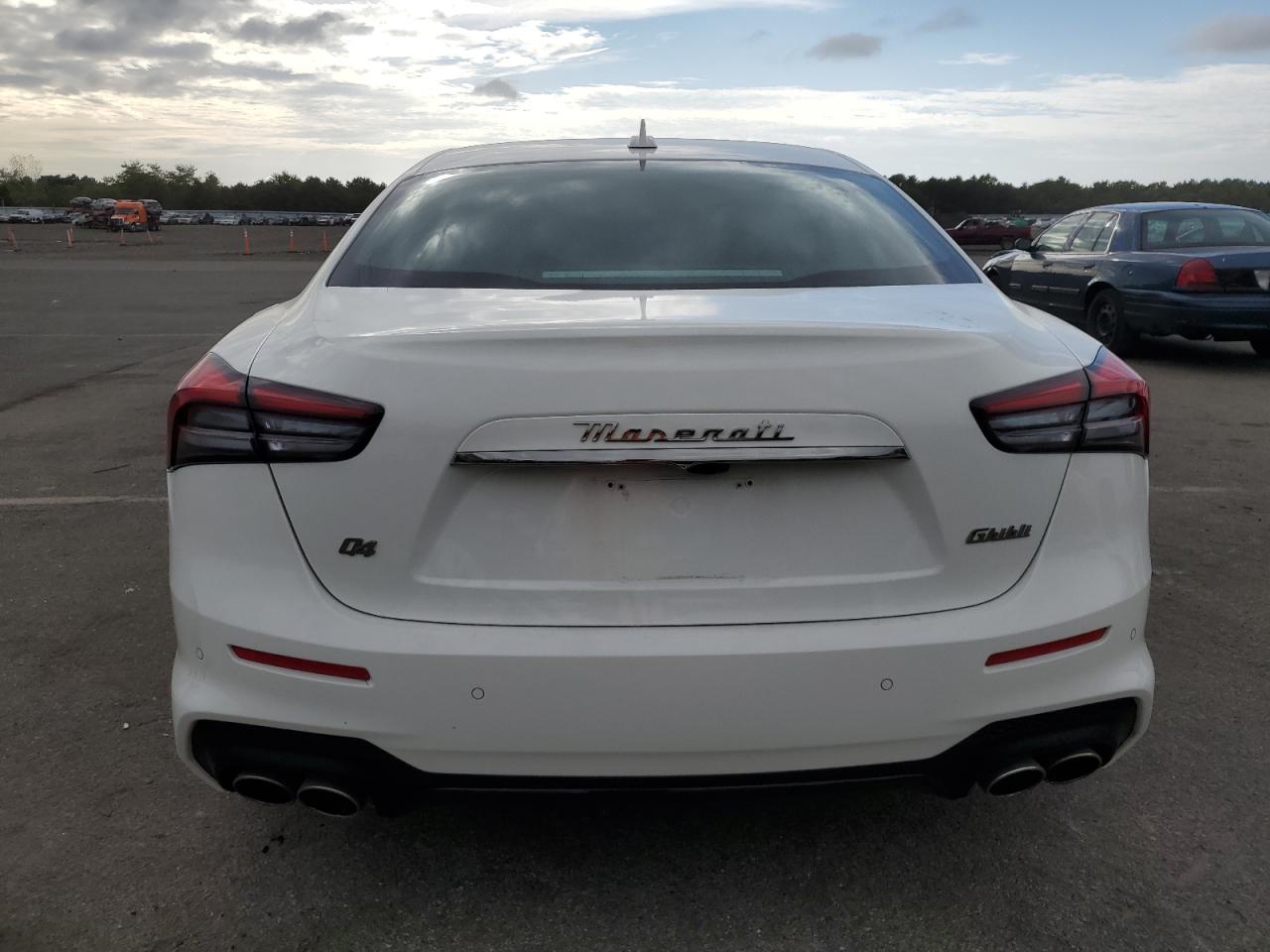 2024 Maserati Ghibli Modena White vin: ZAM57YTMXRX444758