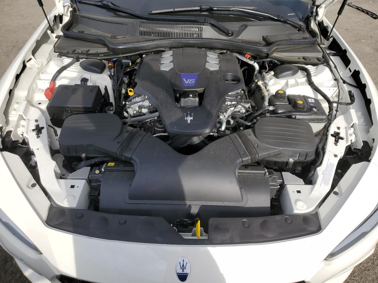 2024 Maserati Ghibli Modena White vin: ZAM57YTMXRX444758