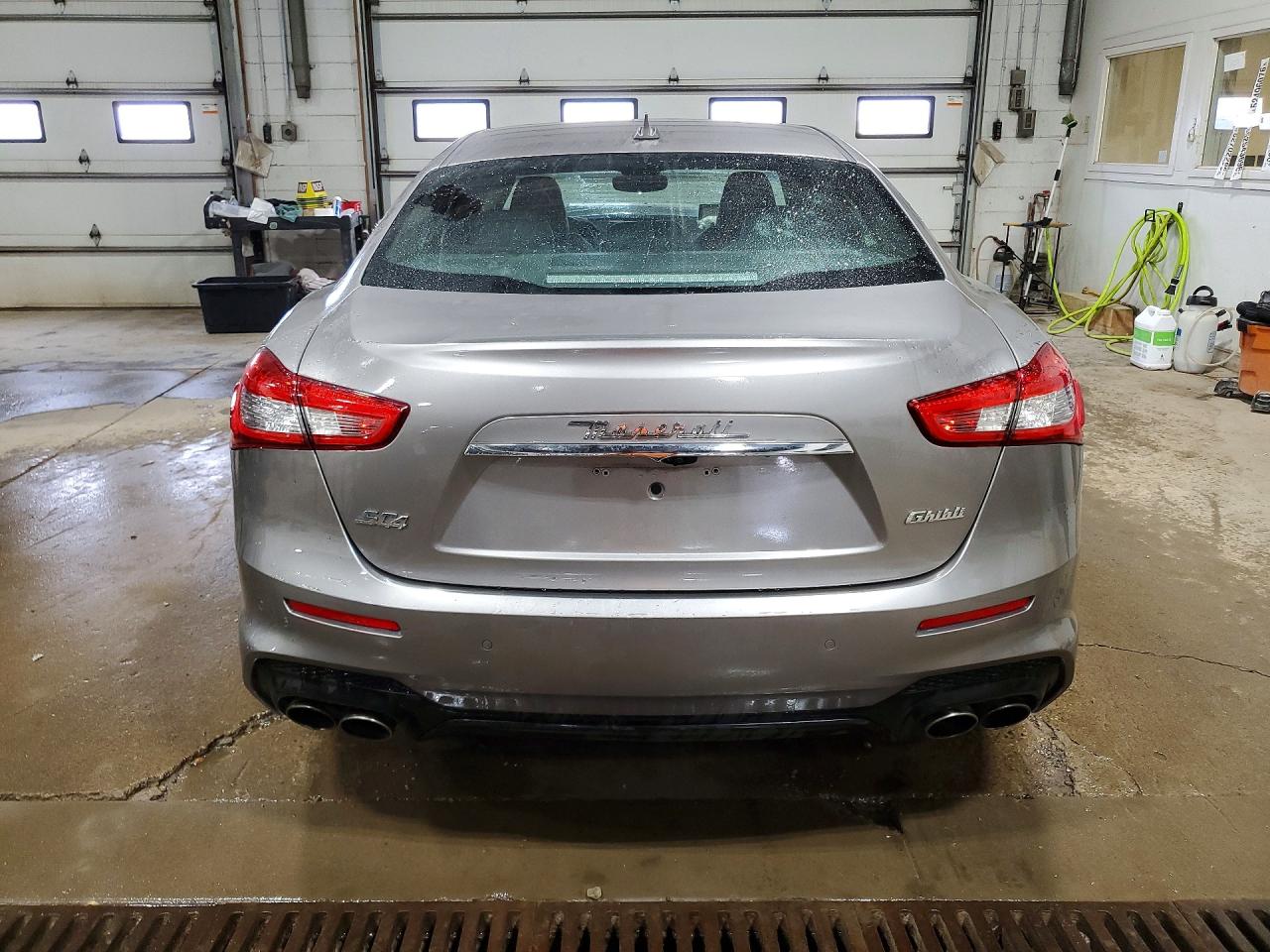 2018 Maserati Ghibli S Gray vin: ZAM57YTS9J1286225