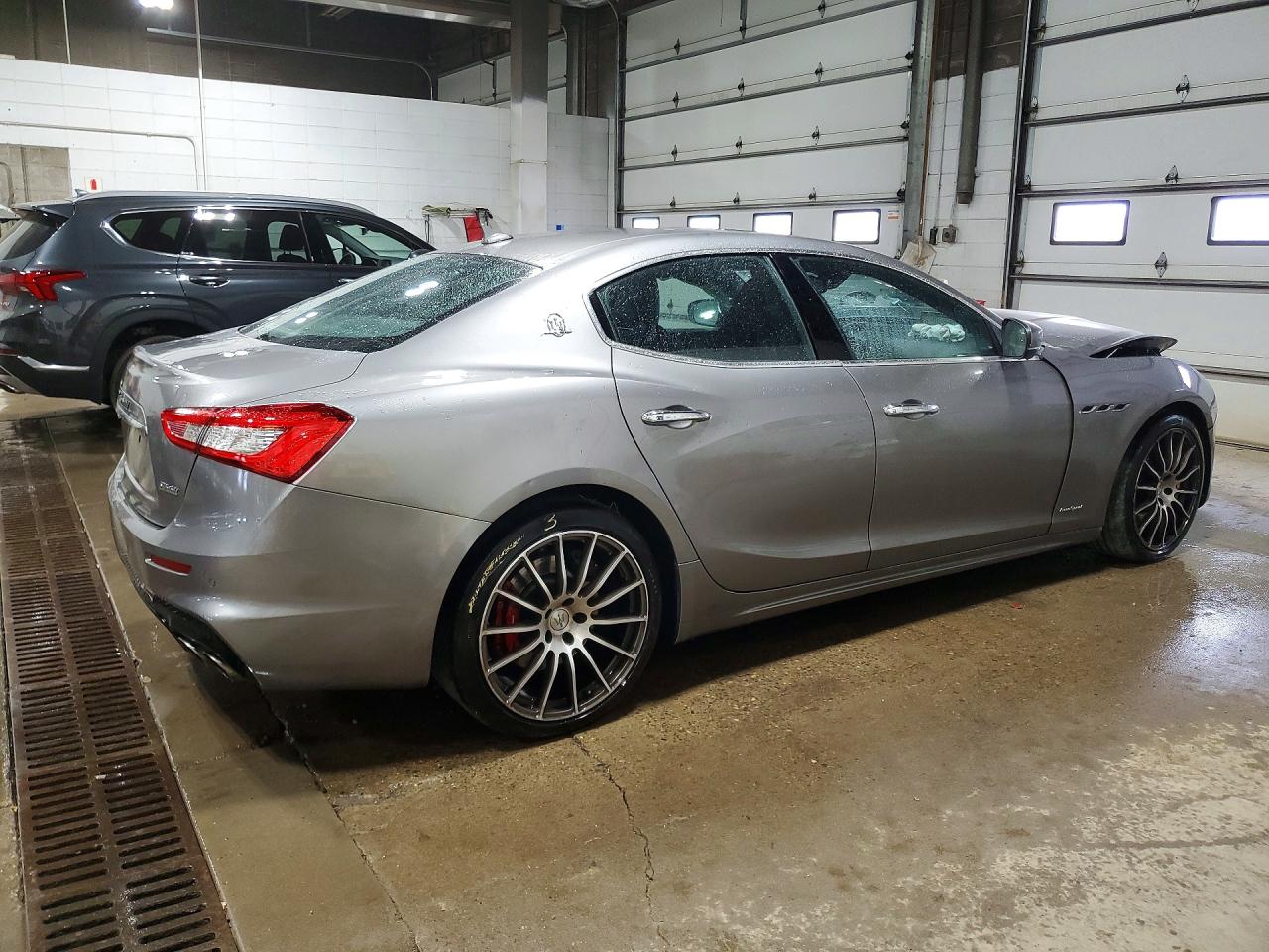 2018 Maserati Ghibli S Gray vin: ZAM57YTS9J1286225
