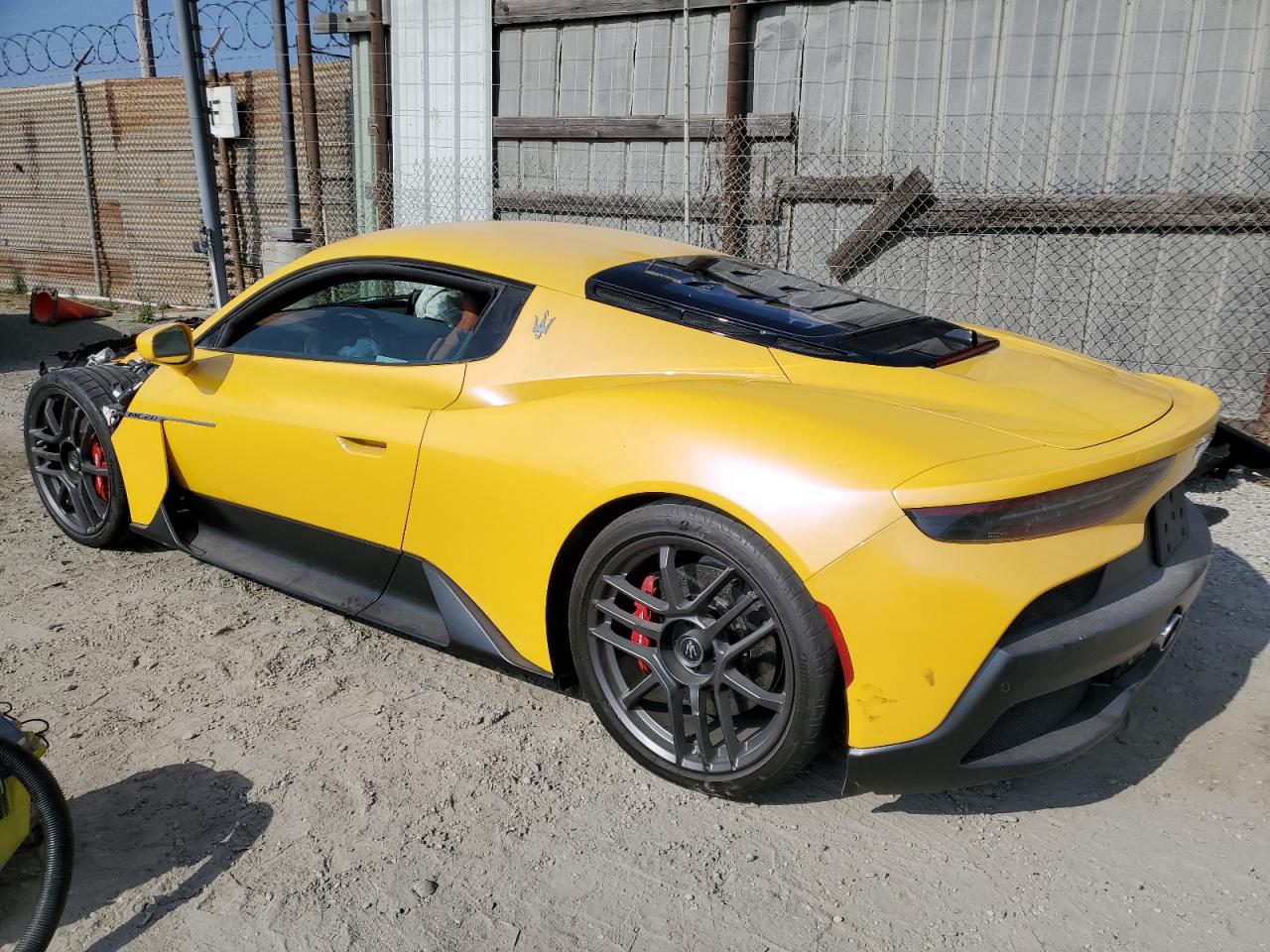2023 Maserati Mc20  Yellow vin: ZAMBMRAB9P0436014
