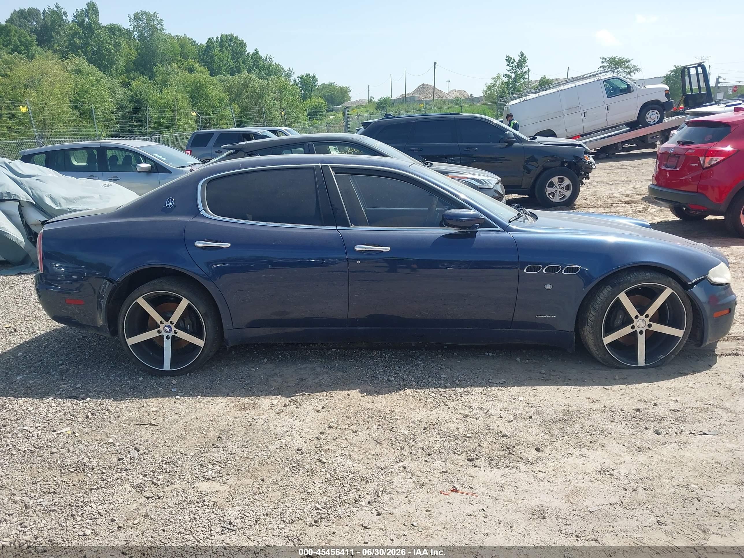 2007 Maserati Quattroporte Base Duoselect/executive Duoselect/sport Gt Duoselect Blue vin: ZAMCE39A370027114