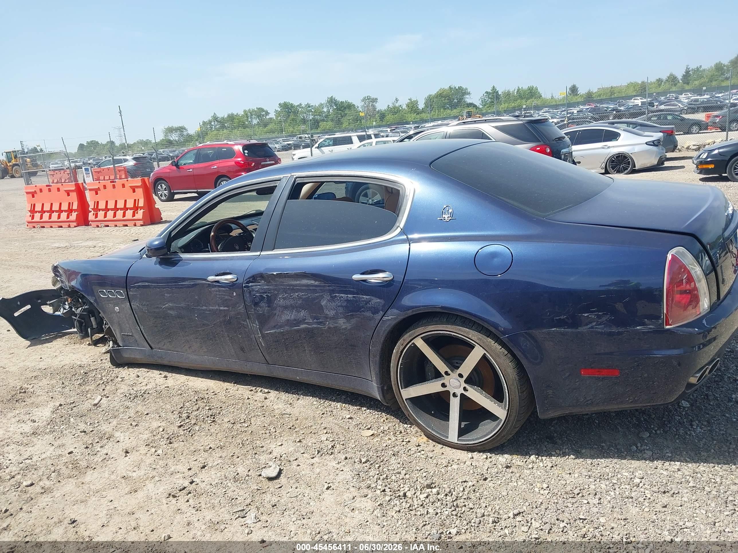 2007 Maserati Quattroporte Base Duoselect/executive Duoselect/sport Gt Duoselect Blue vin: ZAMCE39A370027114