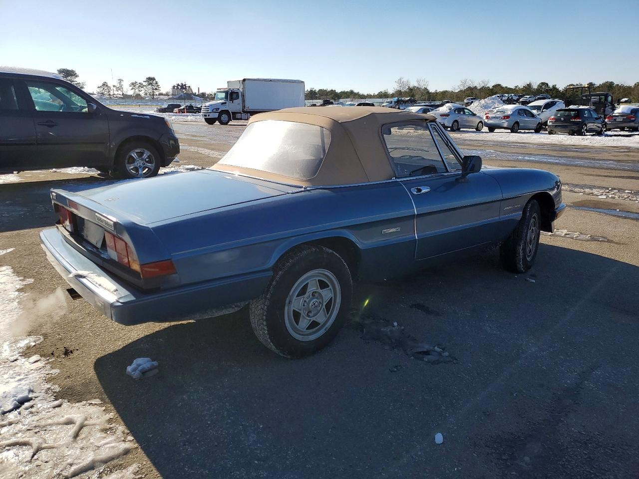 1986 Alfa Romeo Veloce 2000 Spider Blue vin: ZARBA5410G1037419