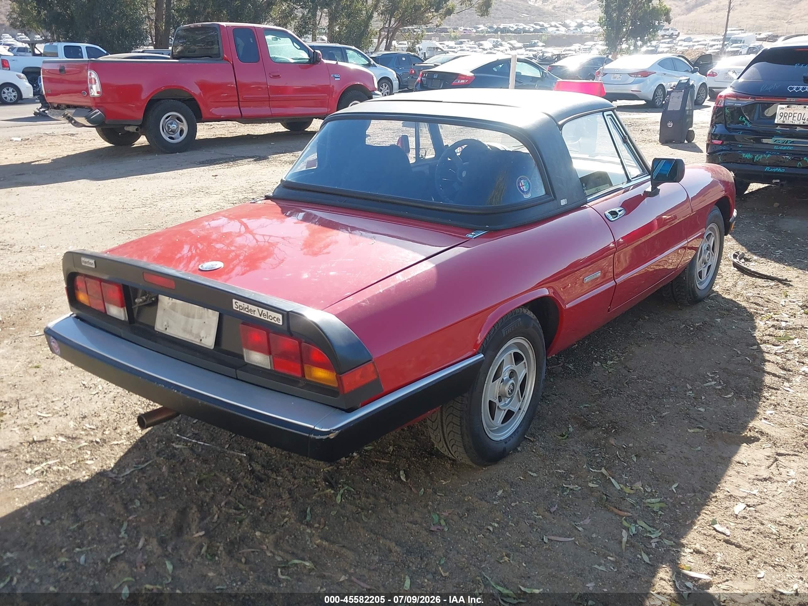 1986 Alfa Romeo Veloce 2000 Spider Red vin: ZARBA5410G1038294