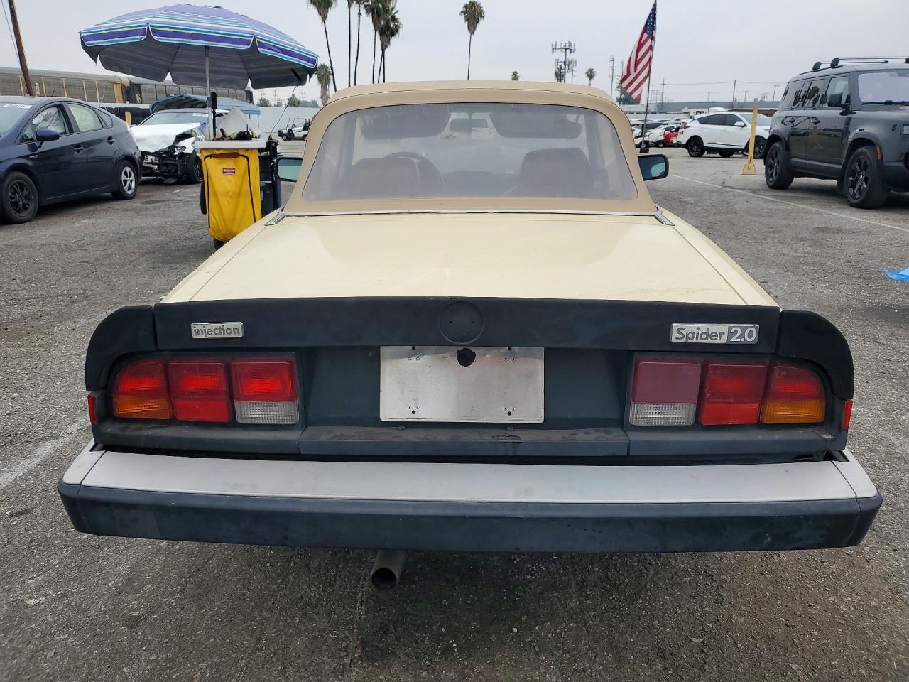 1984 Alfa Romeo Veloce 2000 Spider Желтый vin: ZARBA5413E1020465