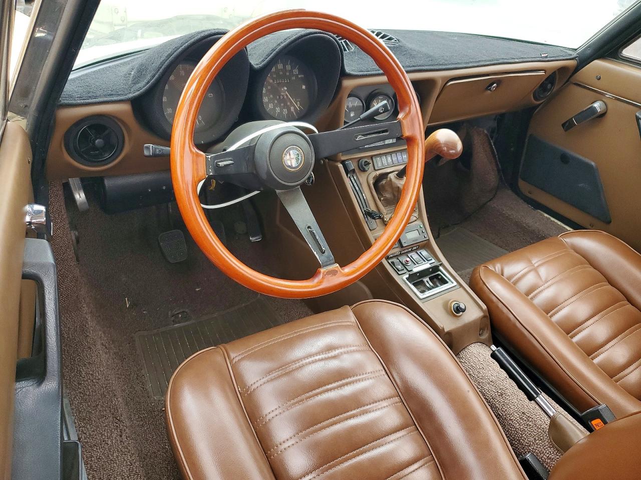 1984 Alfa Romeo Veloce 2000 Spider Желтый vin: ZARBA5413E1020465