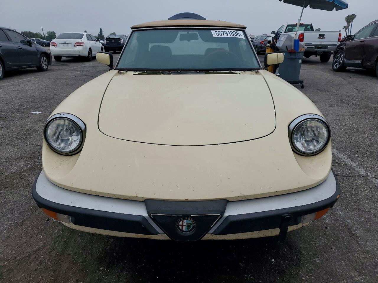 1984 Alfa Romeo Veloce 2000 Spider Желтый vin: ZARBA5413E1020465