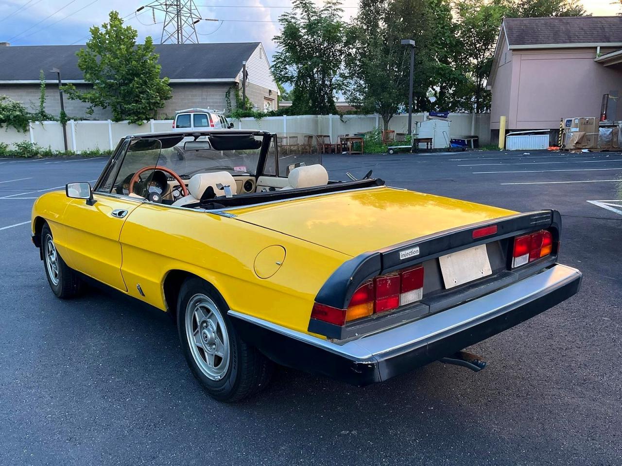 1983 Alfa Romeo Veloce 2000 Spider Yellow vin: ZARBA5419D1016838