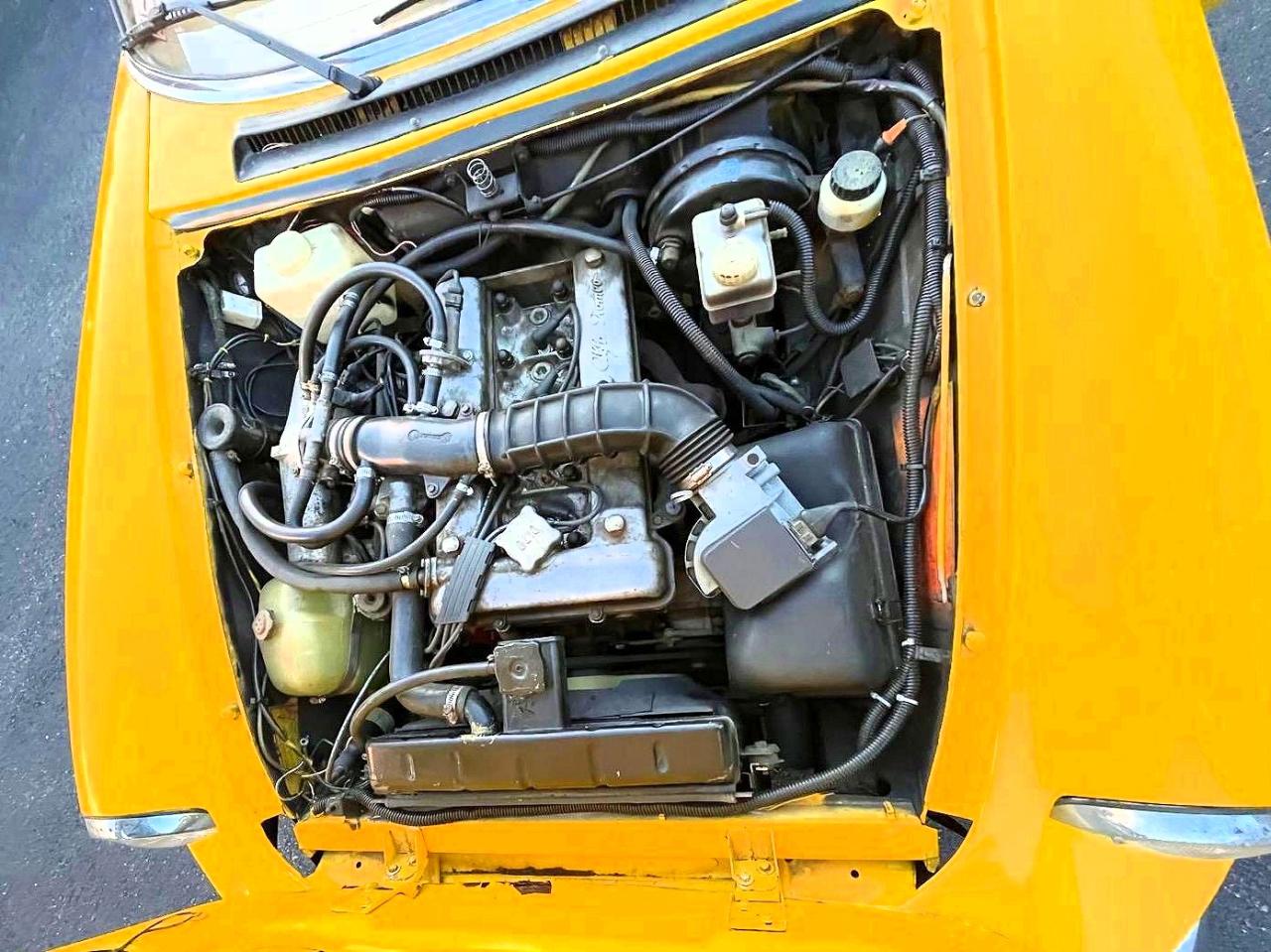 1983 Alfa Romeo Veloce 2000 Spider Yellow vin: ZARBA5419D1016838