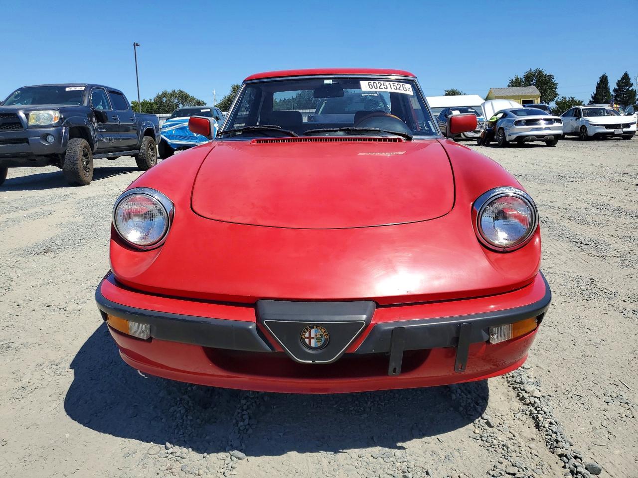 1987 Alfa Romeo Spider Quadrifoglio Красный vin: ZARBA5566H1053040