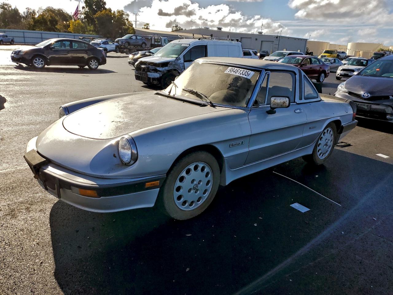 1989 Alfa Romeo Spider Quadrifoglio Серебряный vin: ZARBA5567K1064779