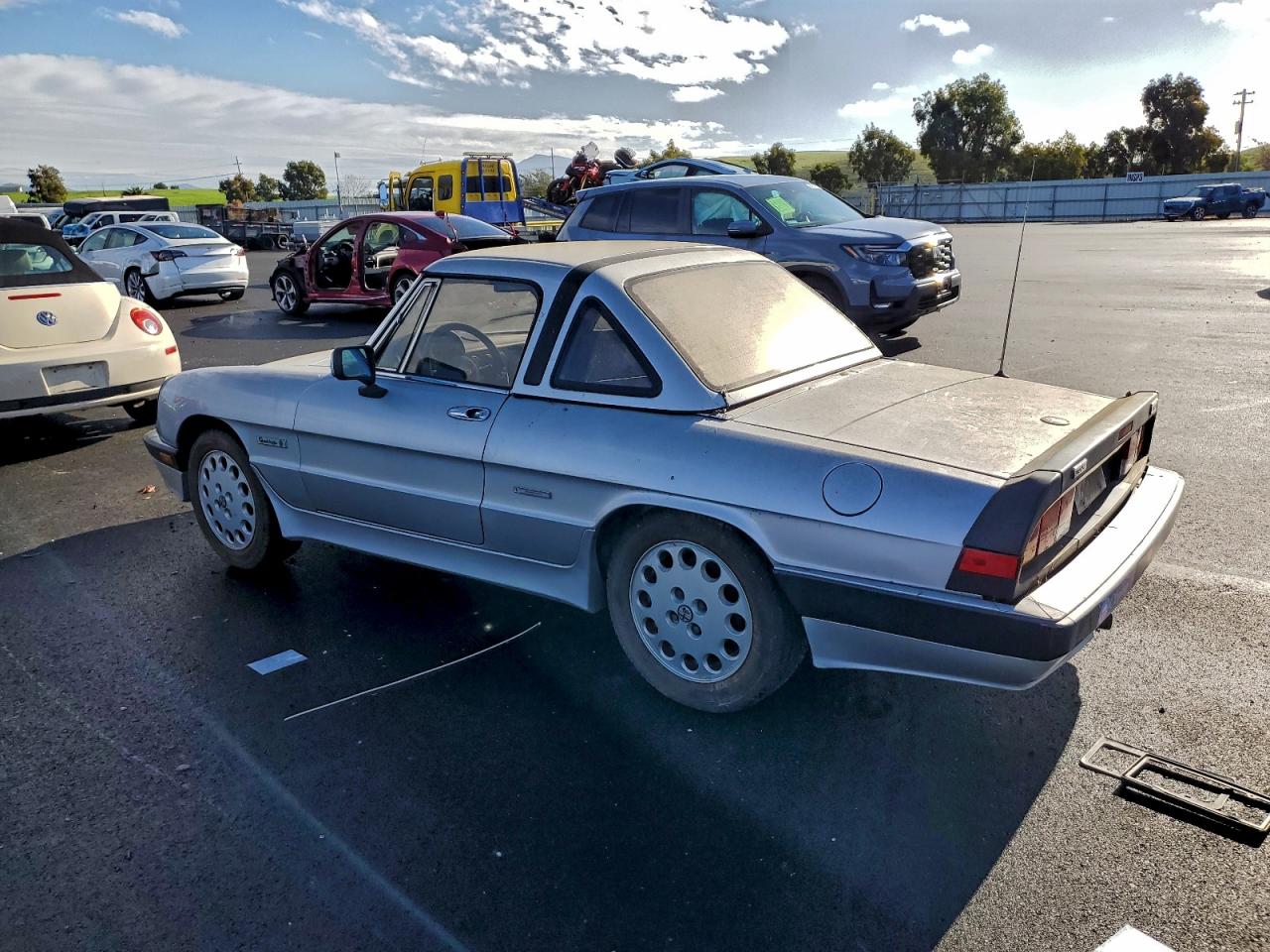 1989 Alfa Romeo Spider Quadrifoglio Серебряный vin: ZARBA5567K1064779