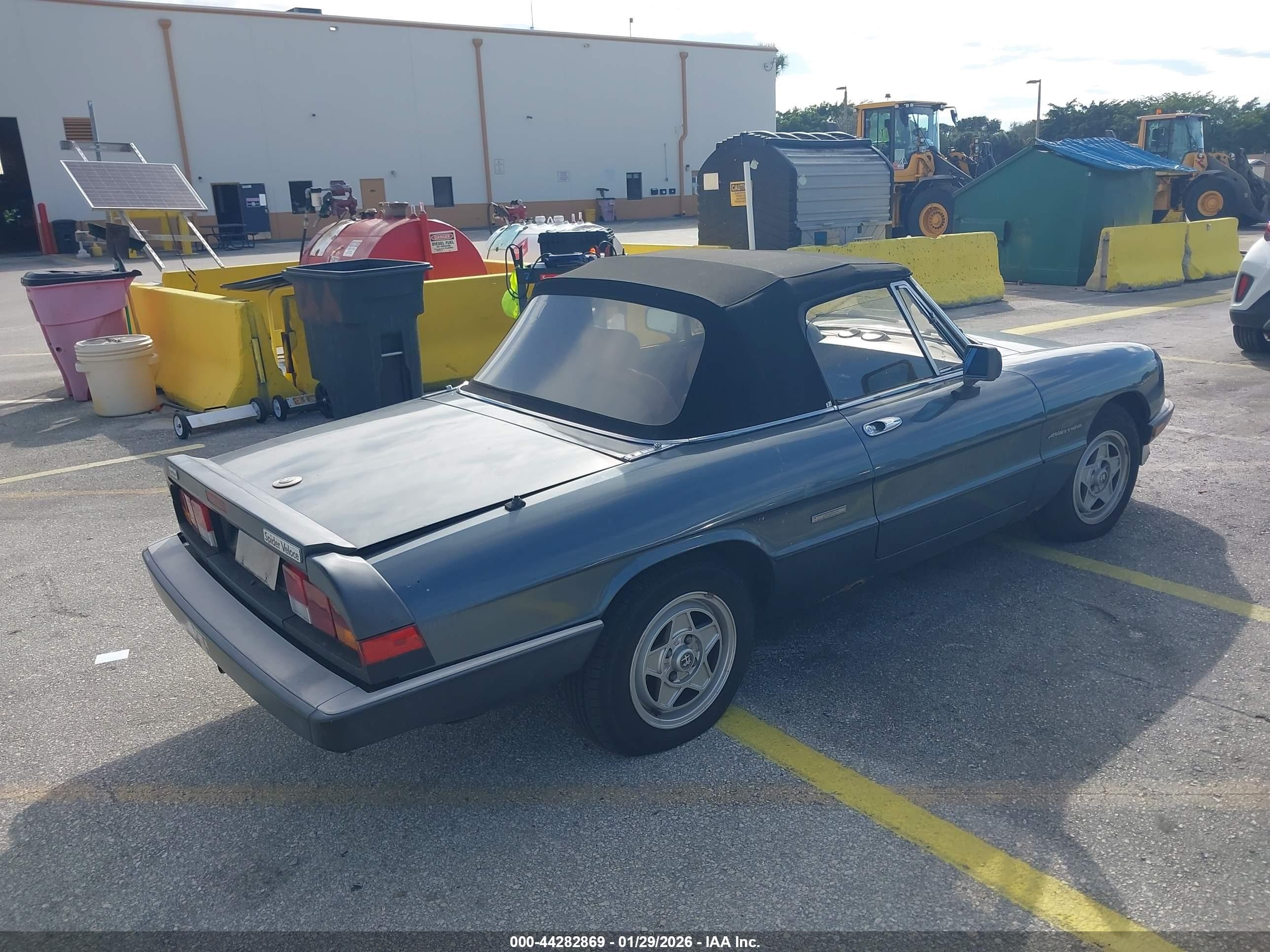 1989 Alfa Romeo Spider Veloce Blue vin: ZARBA5583K1066255