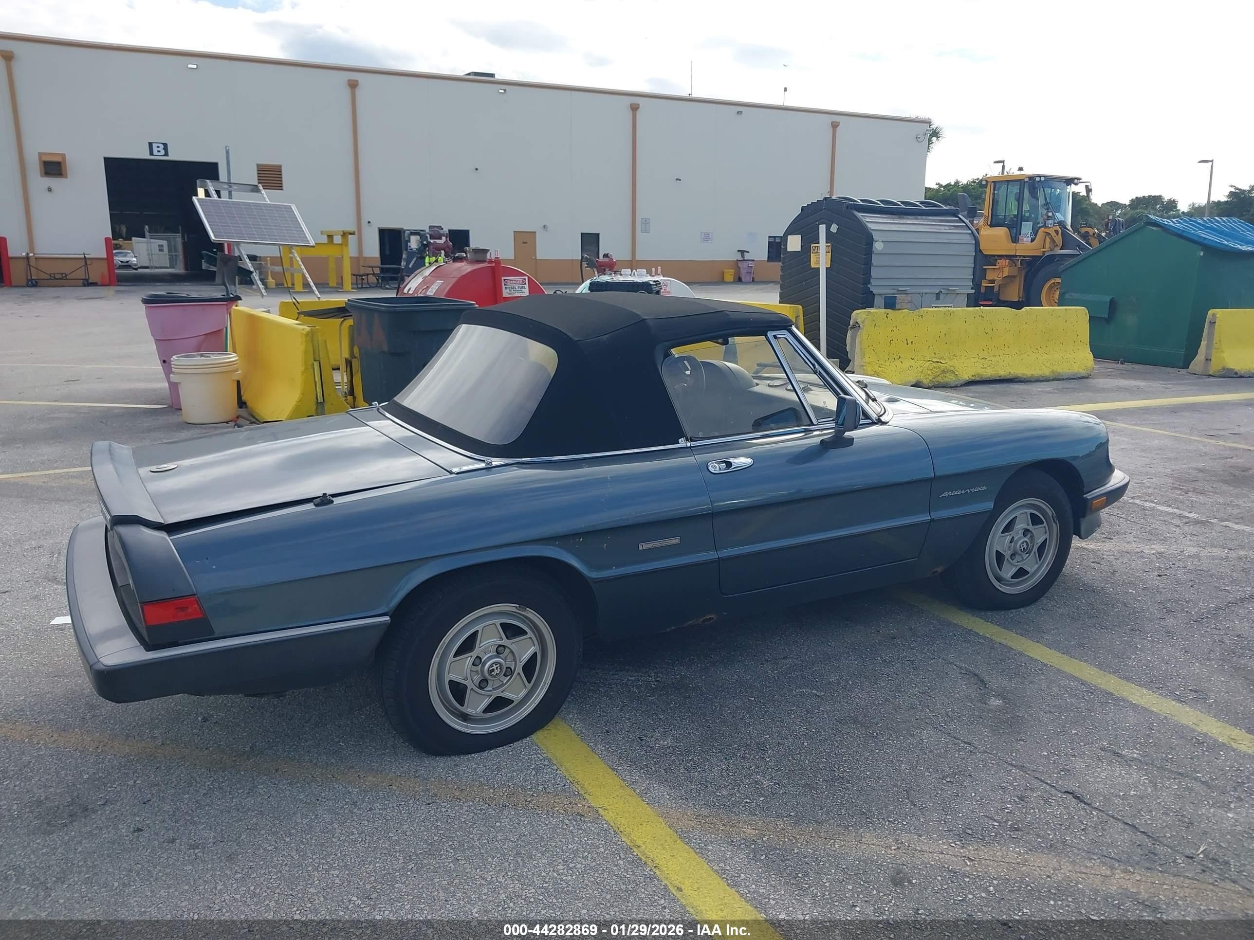 1989 Alfa Romeo Spider Veloce Blue vin: ZARBA5583K1066255