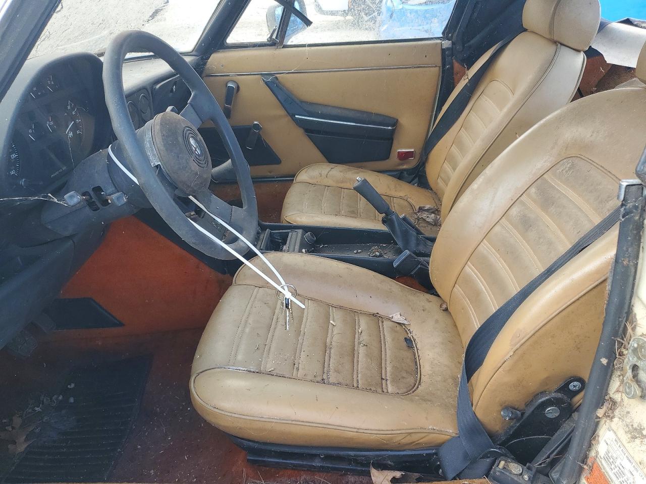 1987 Alfa Romeo Spider Graduate White vin: ZARBA5641H1045361