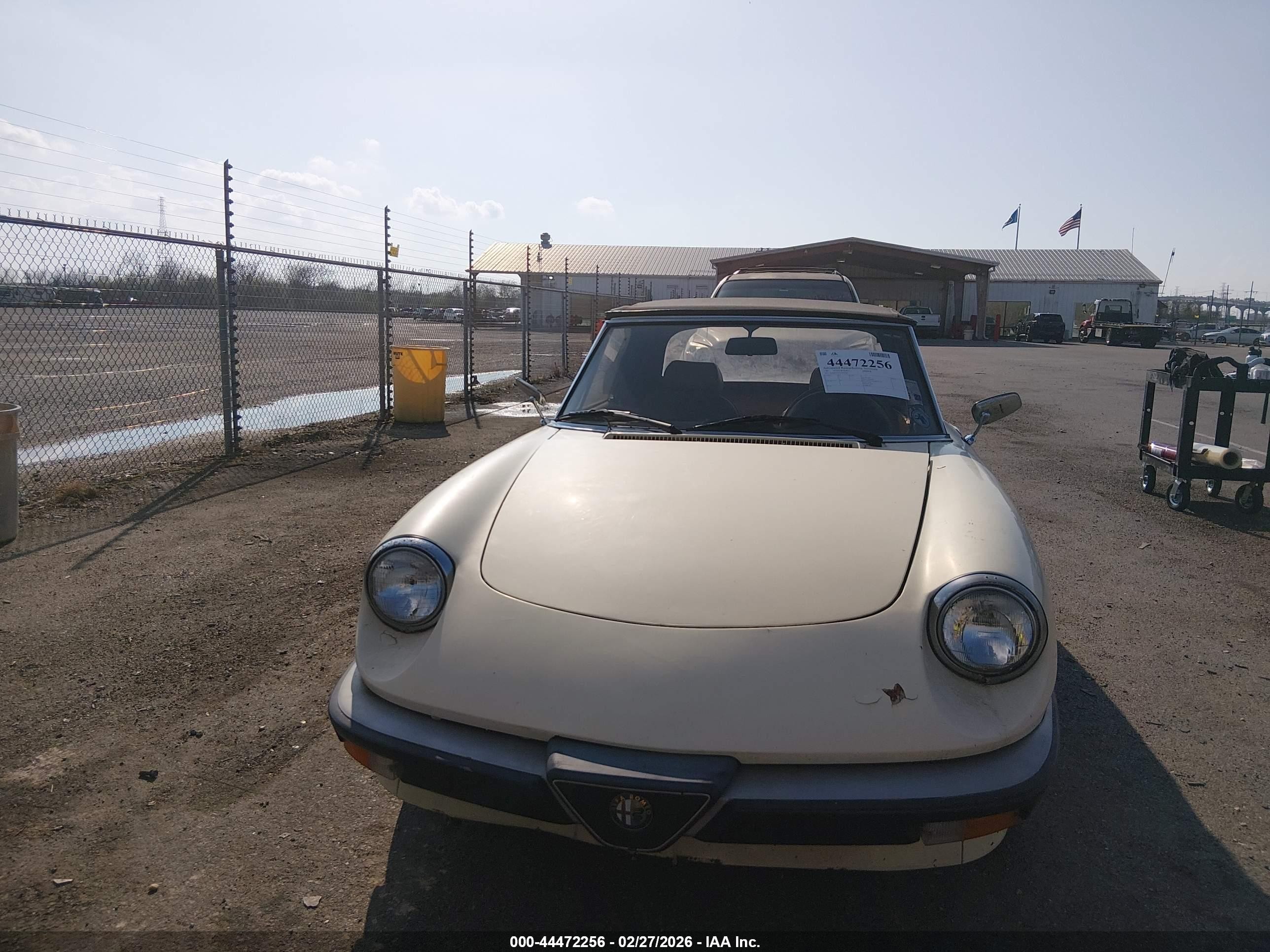 1987 Alfa Romeo Spider Graduate Cream vin: ZARBA5647H1045364