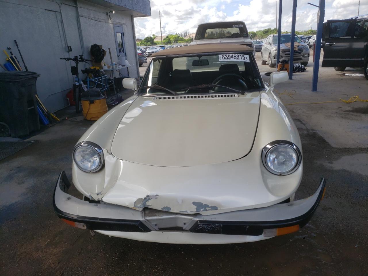 1989 Alfa Romeo Spider Graduate Бежевый vin: ZARBA5648K6000119