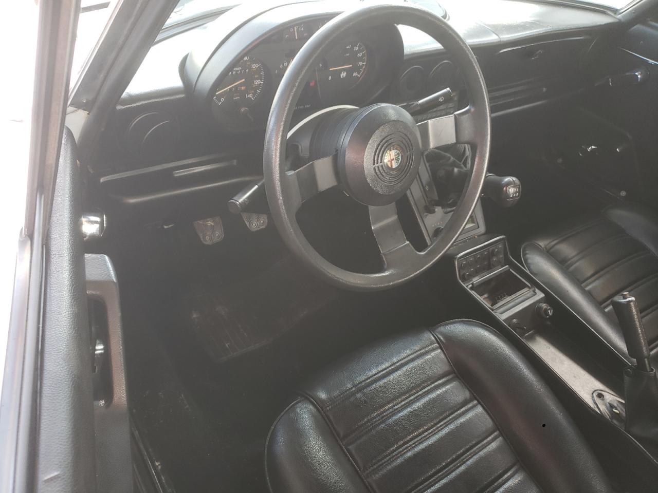 1989 Alfa Romeo Spider Graduate Бежевый vin: ZARBA5648K6000119