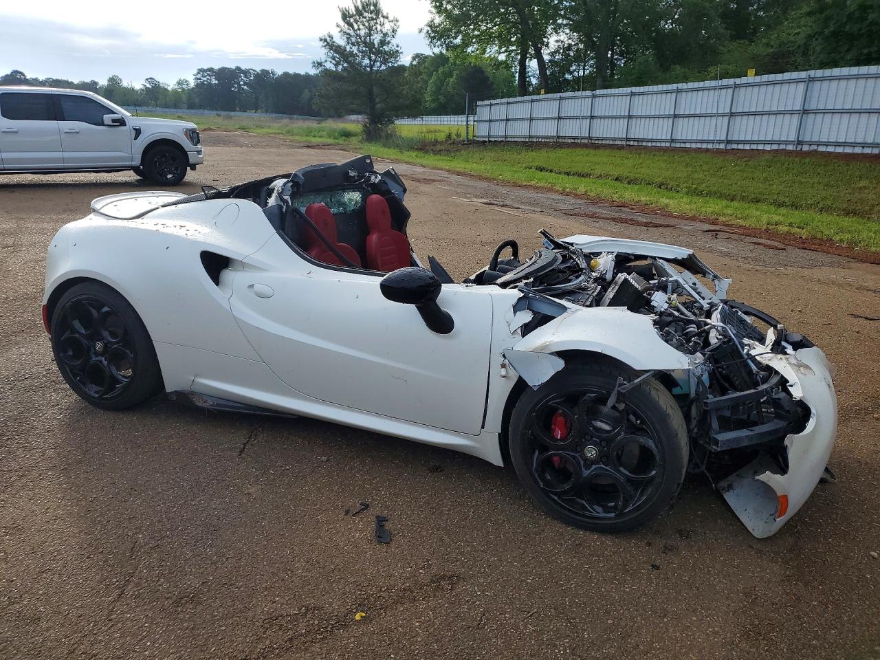 2015 Alfa Romeo 4c White vin: ZARBAAA42FM166394