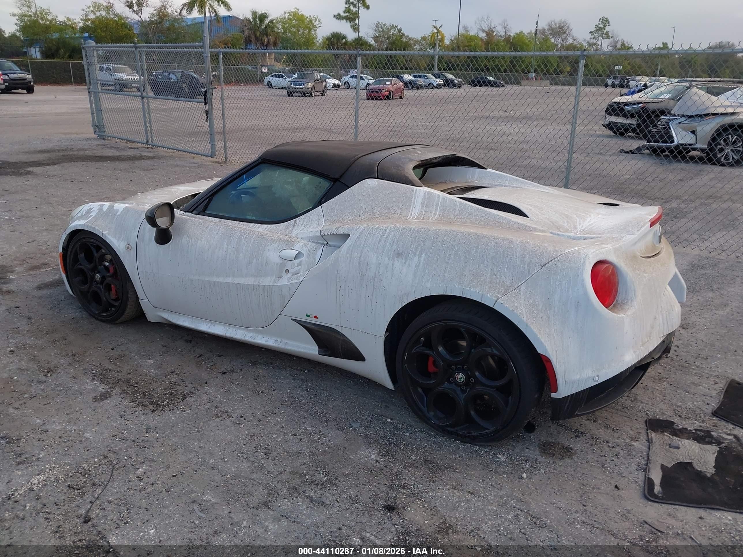 2018 Alfa Romeo 4c Spider   White vin: ZARBAAB42JM282492