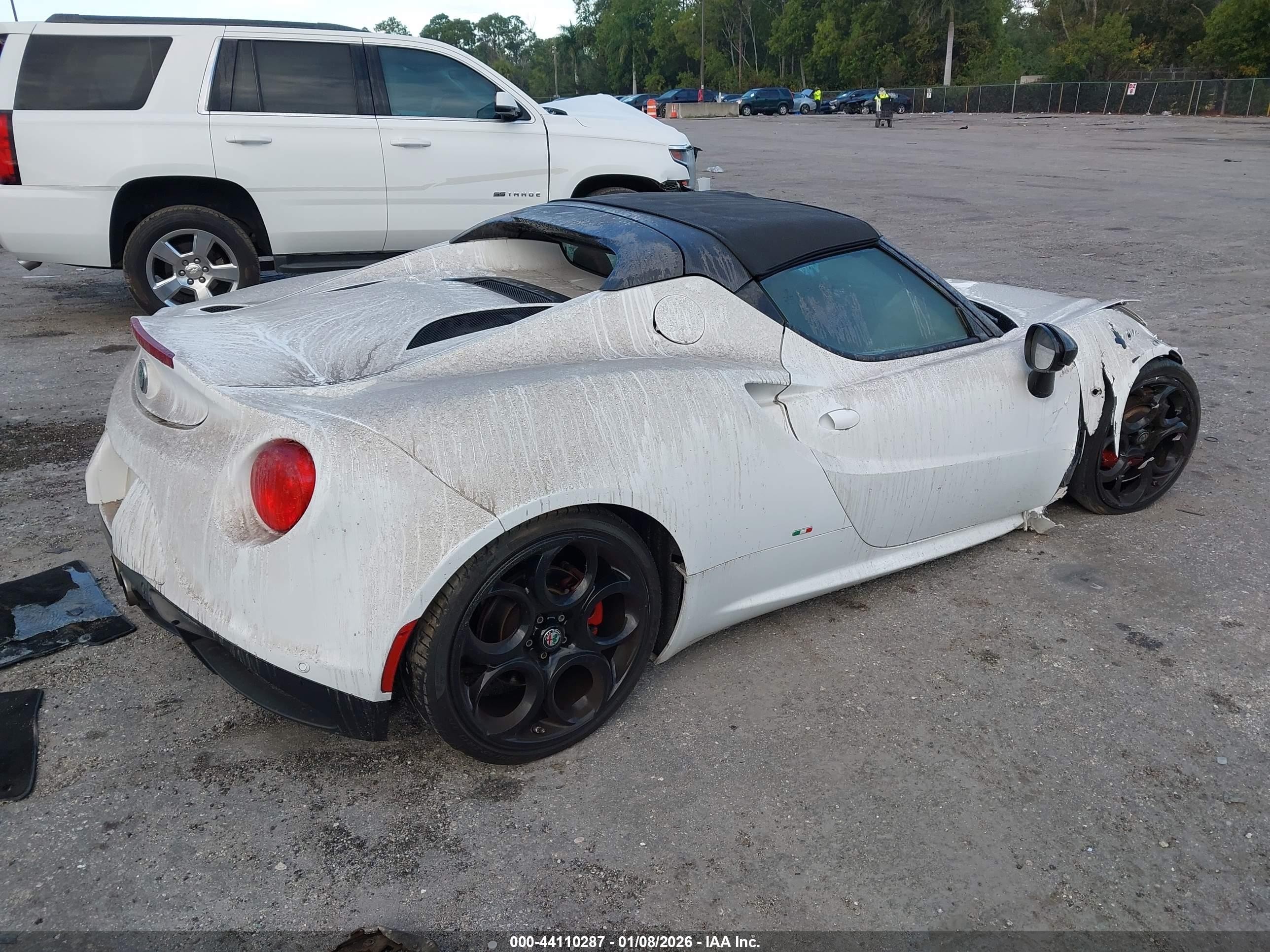 2018 Alfa Romeo 4c Spider   White vin: ZARBAAB42JM282492