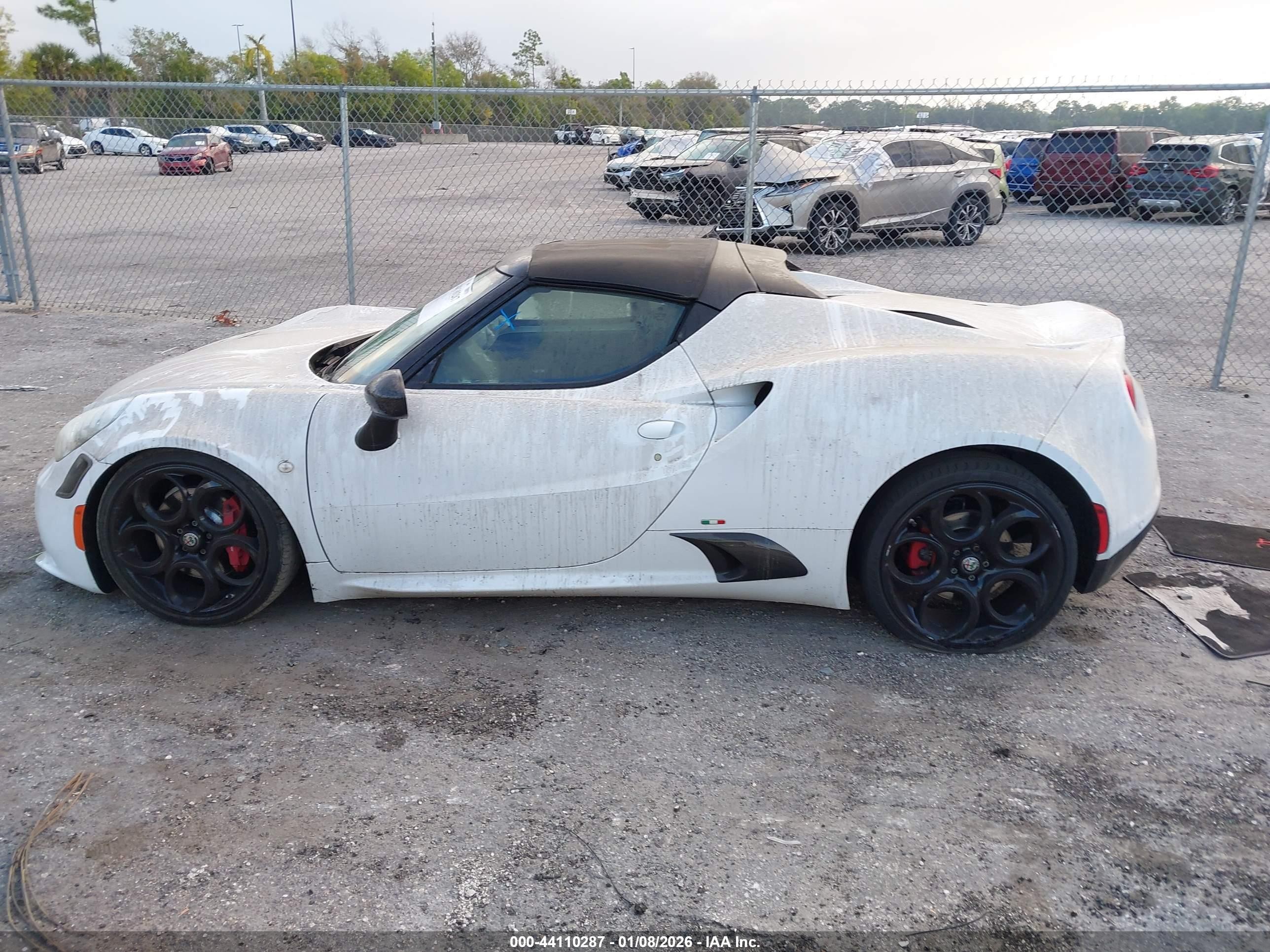 2018 Alfa Romeo 4c Spider   White vin: ZARBAAB42JM282492