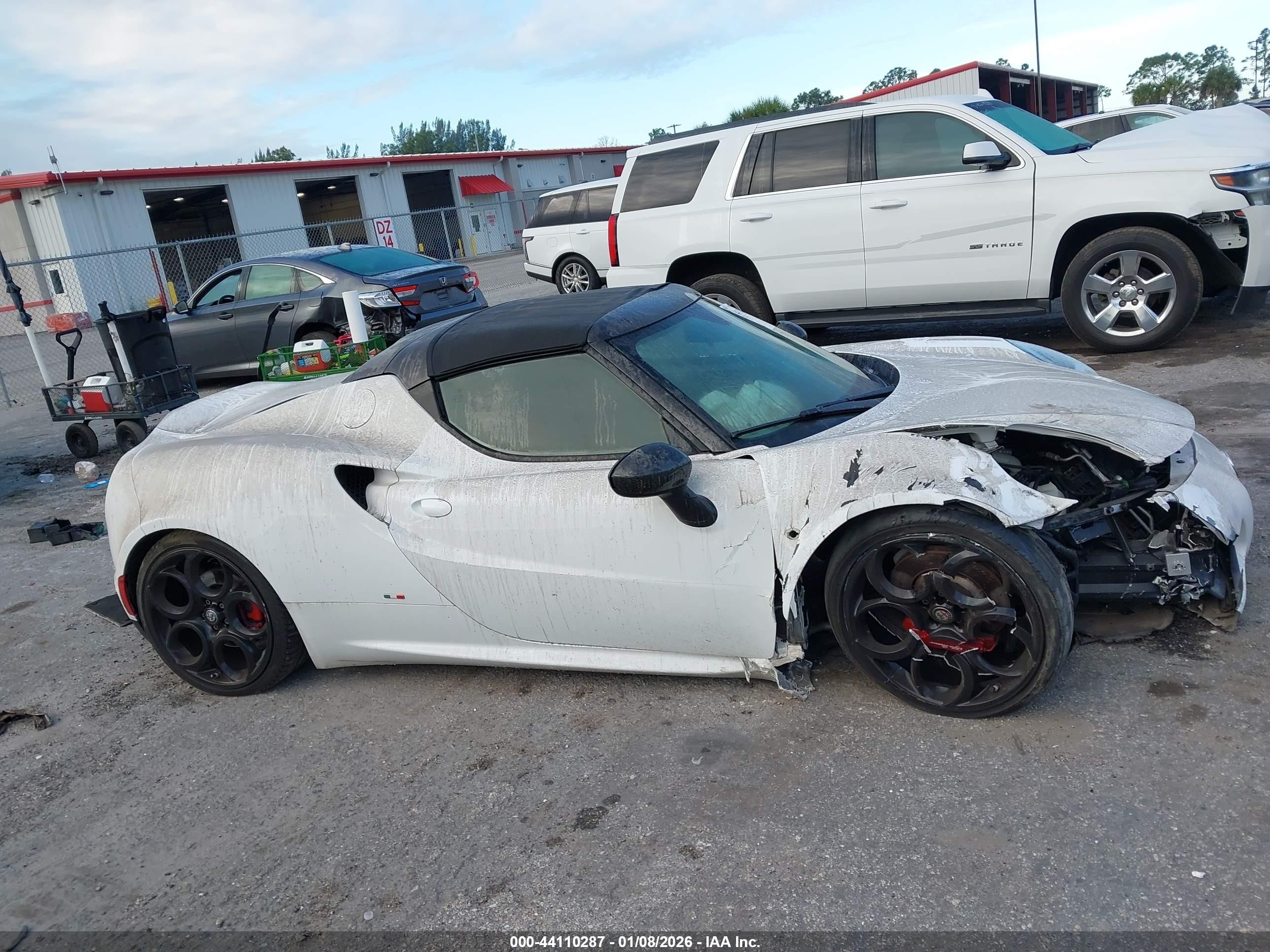 2018 Alfa Romeo 4c Spider   White vin: ZARBAAB42JM282492