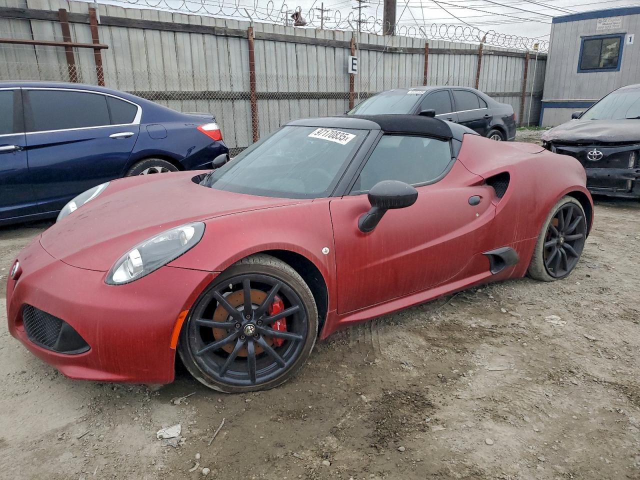 2015 Alfa Romeo 4c Spider Red vin: ZARBAAB43FM169450