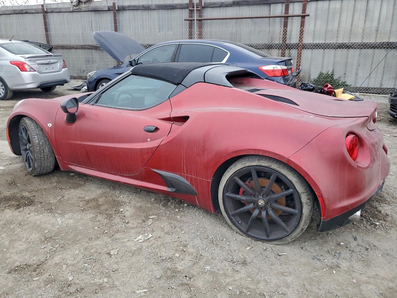 2015 Alfa Romeo 4c Spider Red vin: ZARBAAB43FM169450