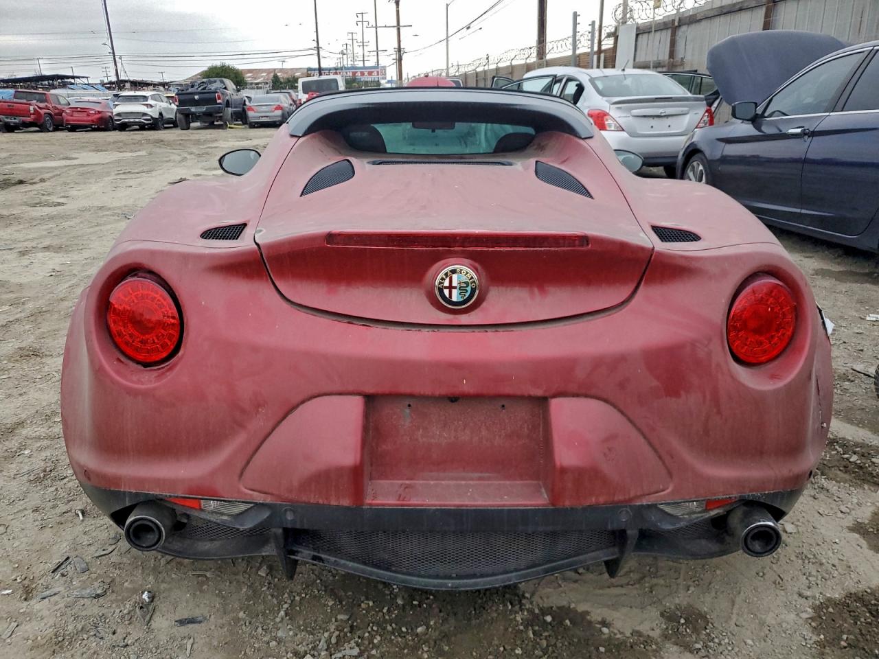 2015 Alfa Romeo 4c Spider Red vin: ZARBAAB43FM169450