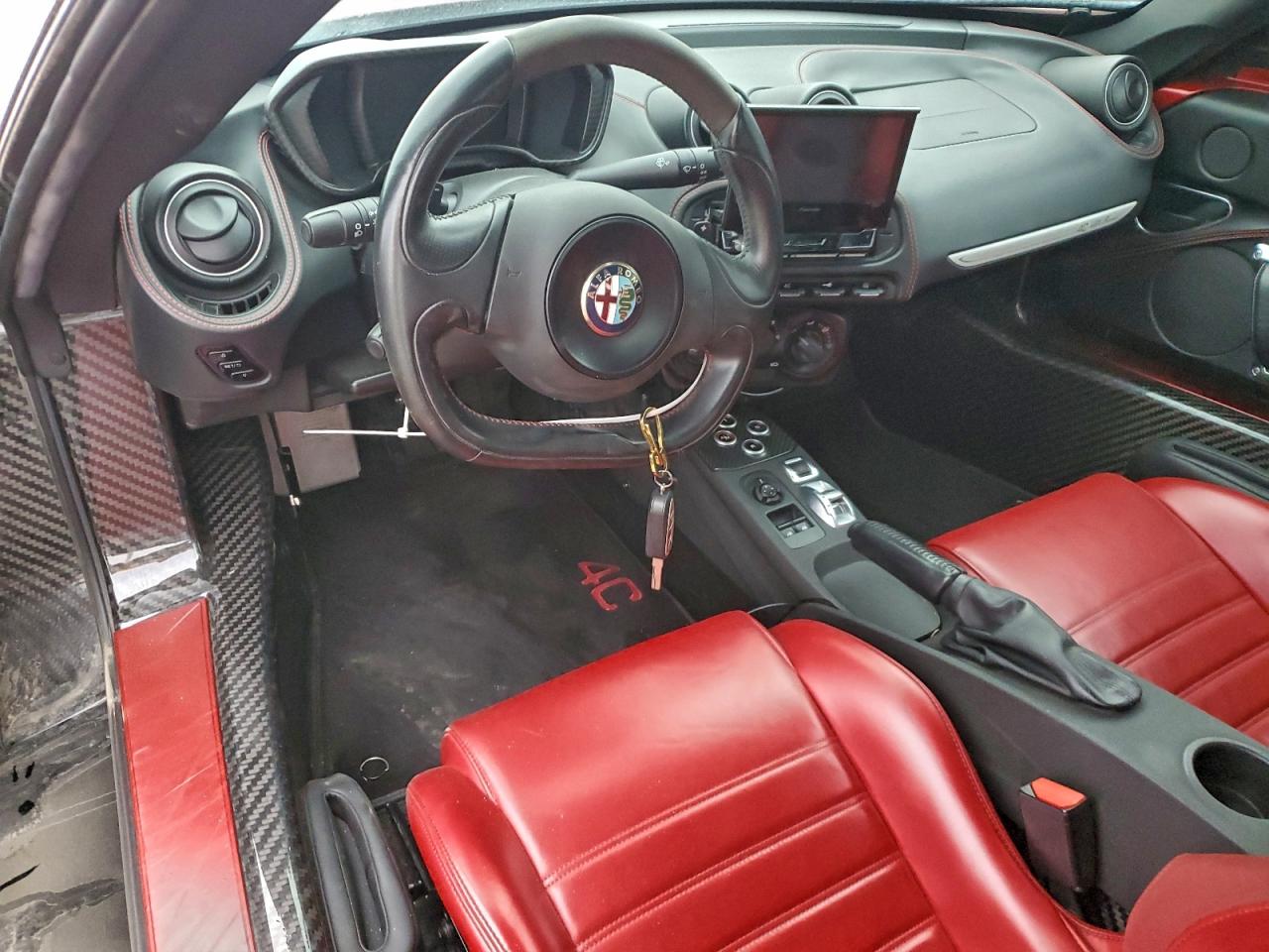 2015 Alfa Romeo 4c Spider Red vin: ZARBAAB43FM169450
