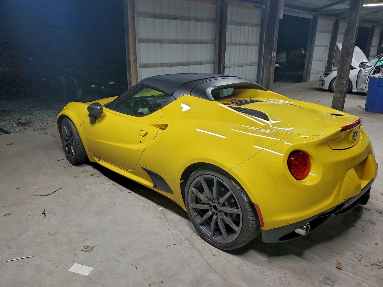 2015 Alfa Romeo 4c Spider Yellow vin: ZARBAAB49FM169436