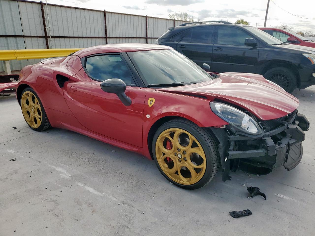 2015 Alfa Romeo 4c Launch Edition Red vin: ZARBAAC41FM132492
