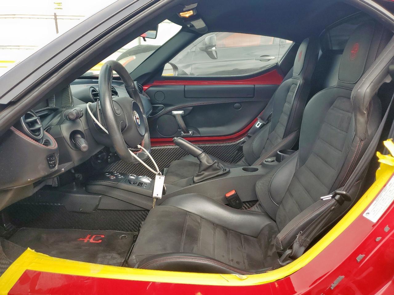 2015 Alfa Romeo 4c Launch Edition Red vin: ZARBAAC41FM132492