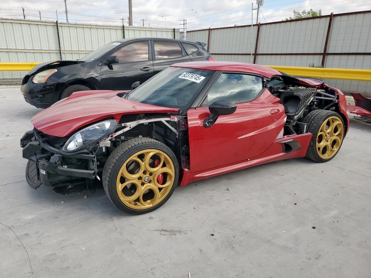 2015 Alfa Romeo 4c Launch Edition Red vin: ZARBAAC41FM132492