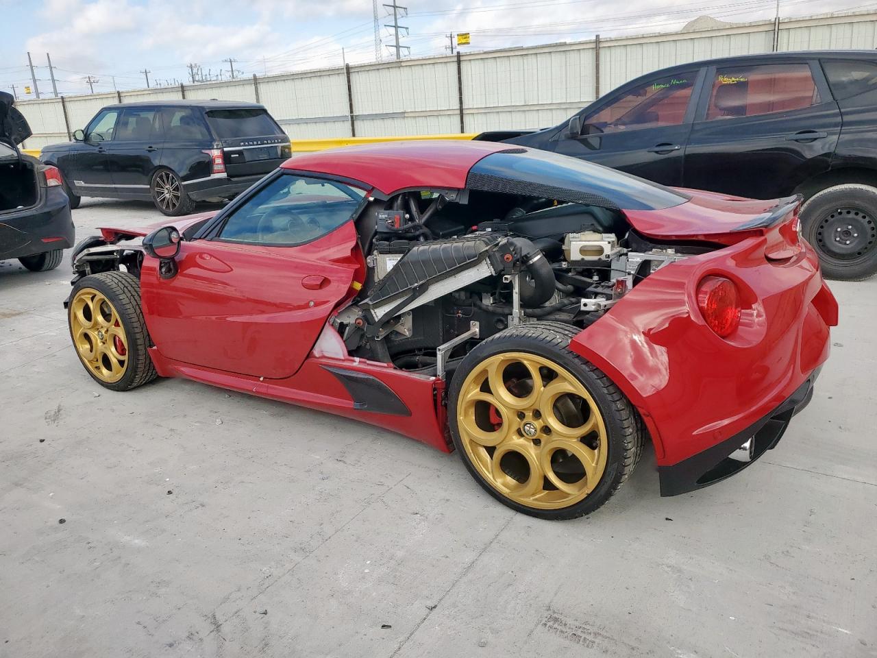 2015 Alfa Romeo 4c Launch Edition Red vin: ZARBAAC41FM132492