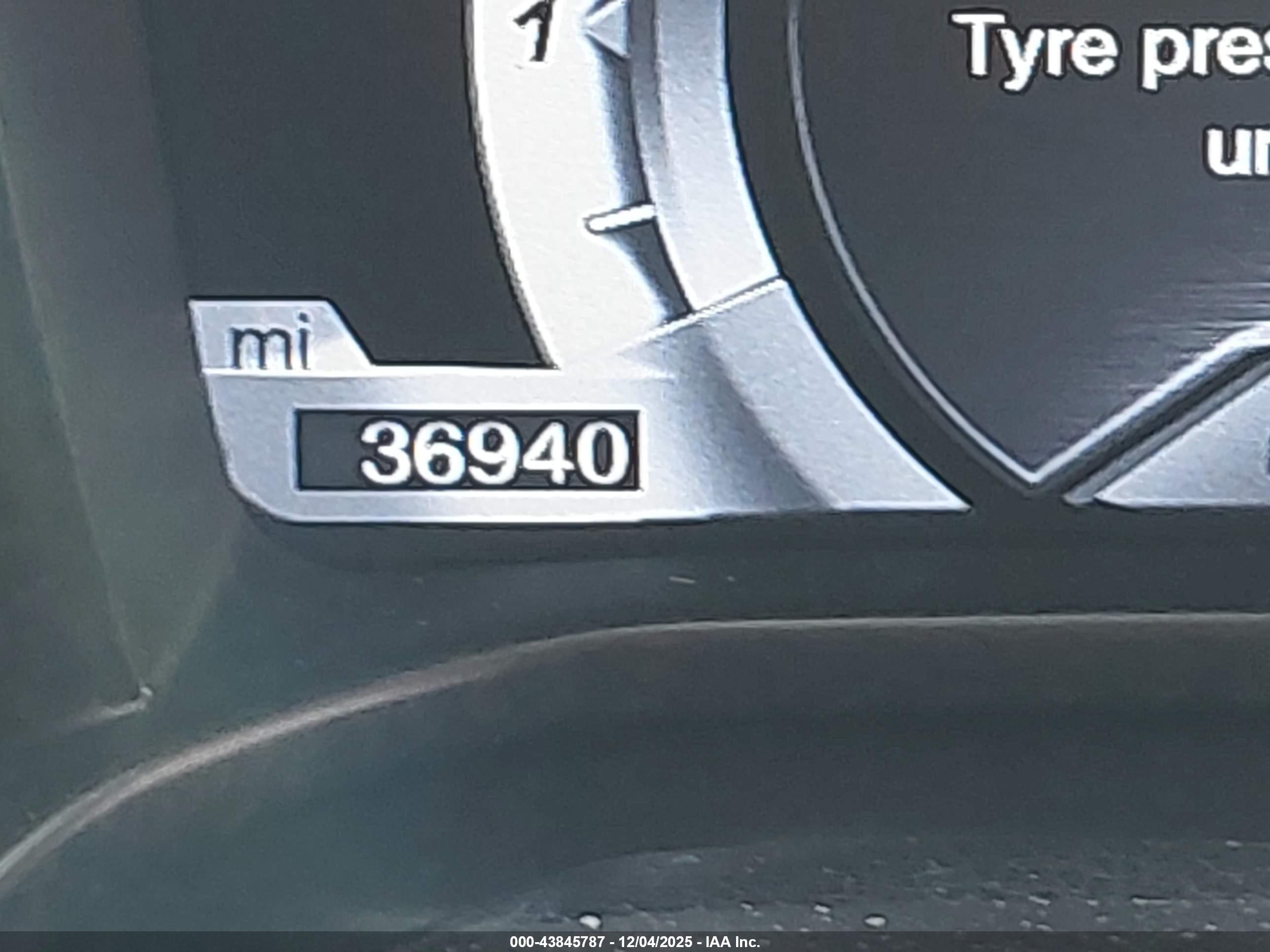 2015 Alfa Romeo 4c Launch Edition White vin: ZARBAAC43FM144806