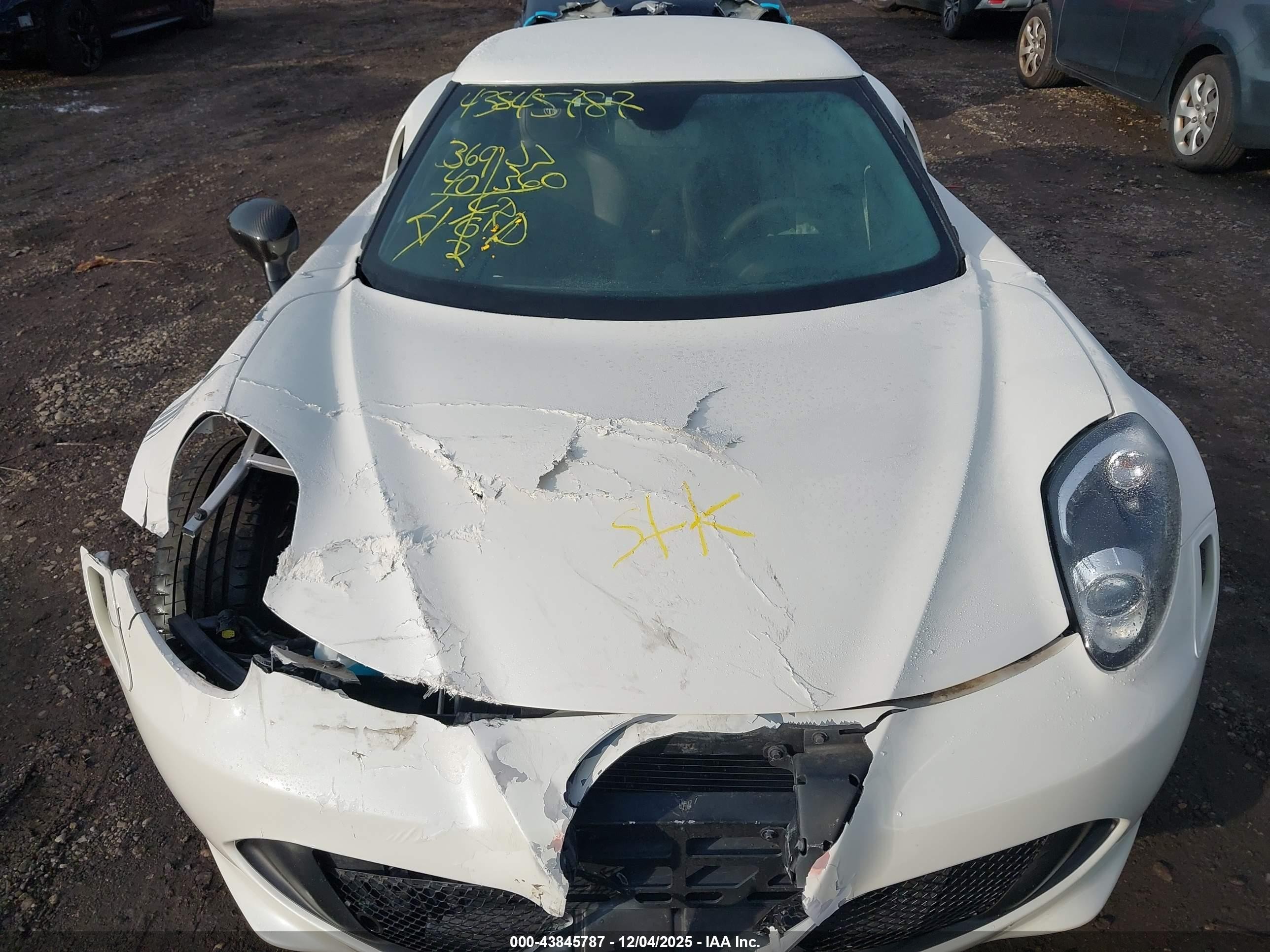 2015 Alfa Romeo 4c Launch Edition White vin: ZARBAAC43FM144806