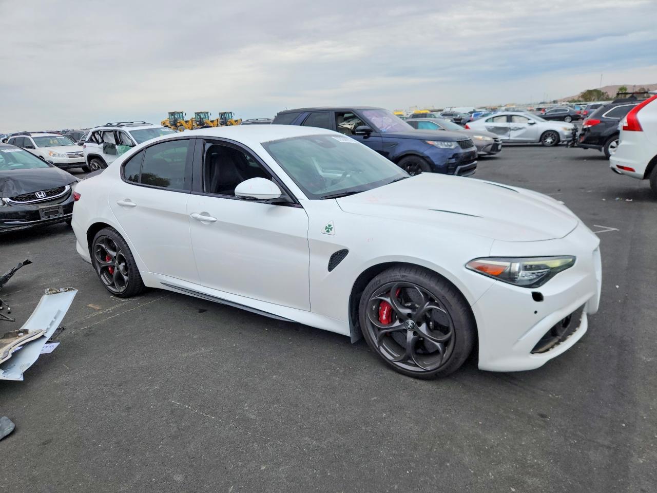 2018 Alfa Romeo Giulia Quadrifoglio White vin: ZARFAEAV2J7583572