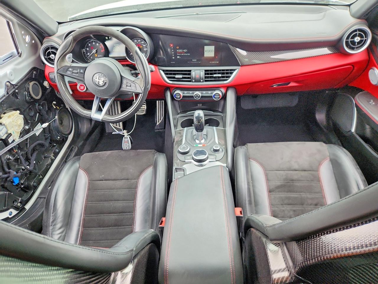 2018 Alfa Romeo Giulia Quadrifoglio White vin: ZARFAEAV2J7583572